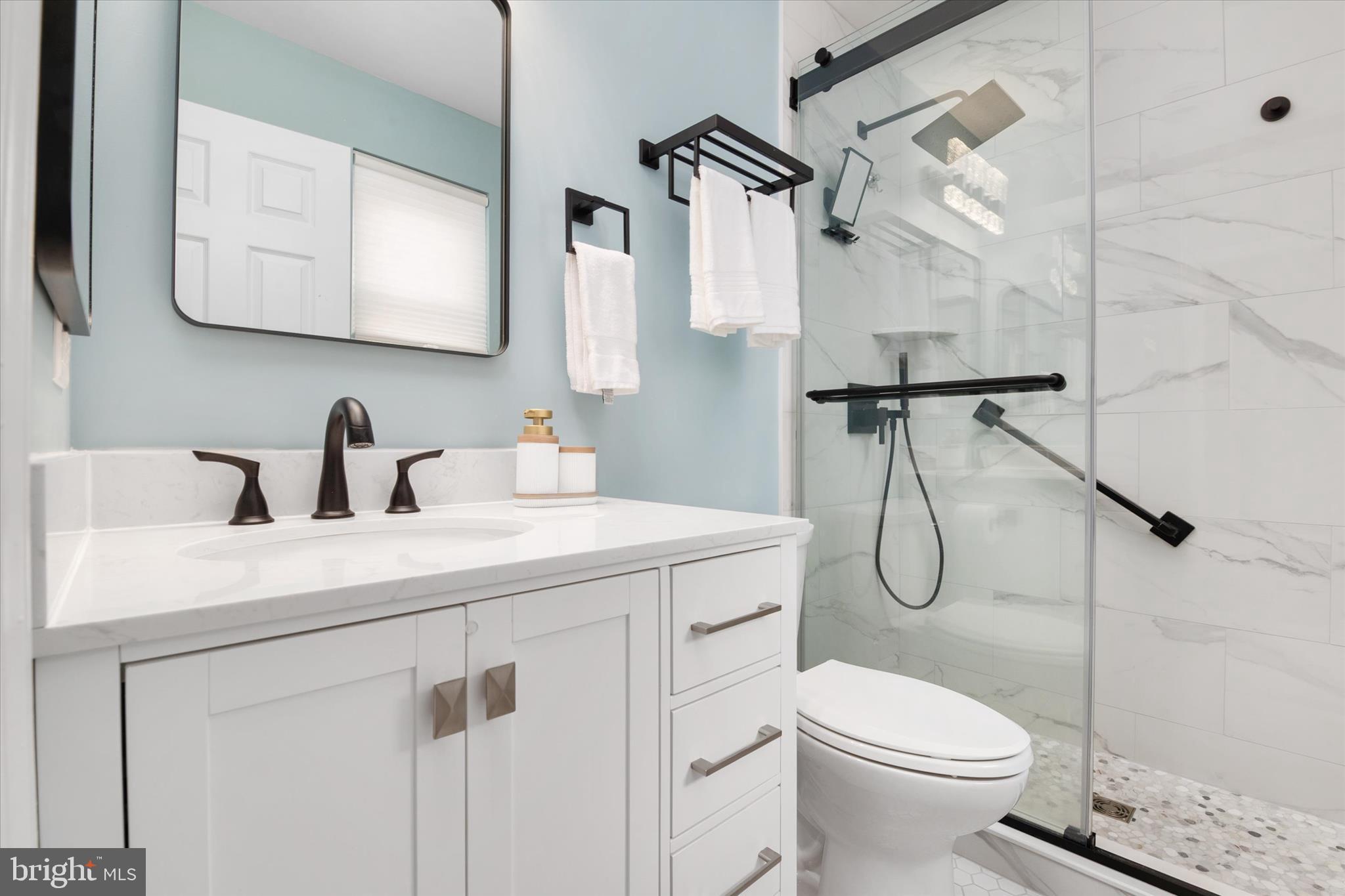 COLLEGE MANOR - Residential