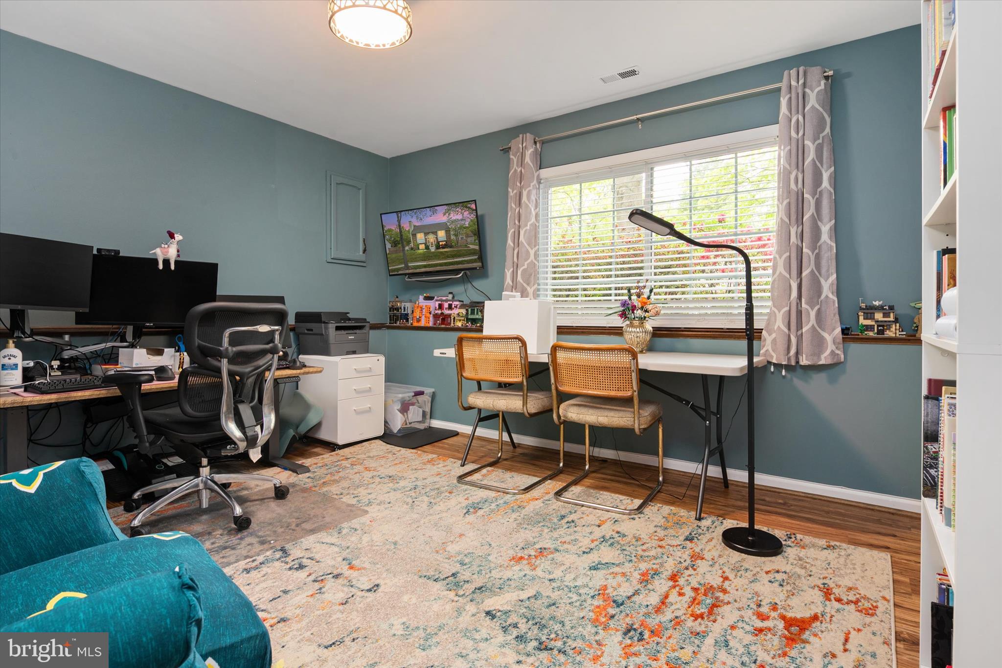 COLLEGE MANOR - Residential