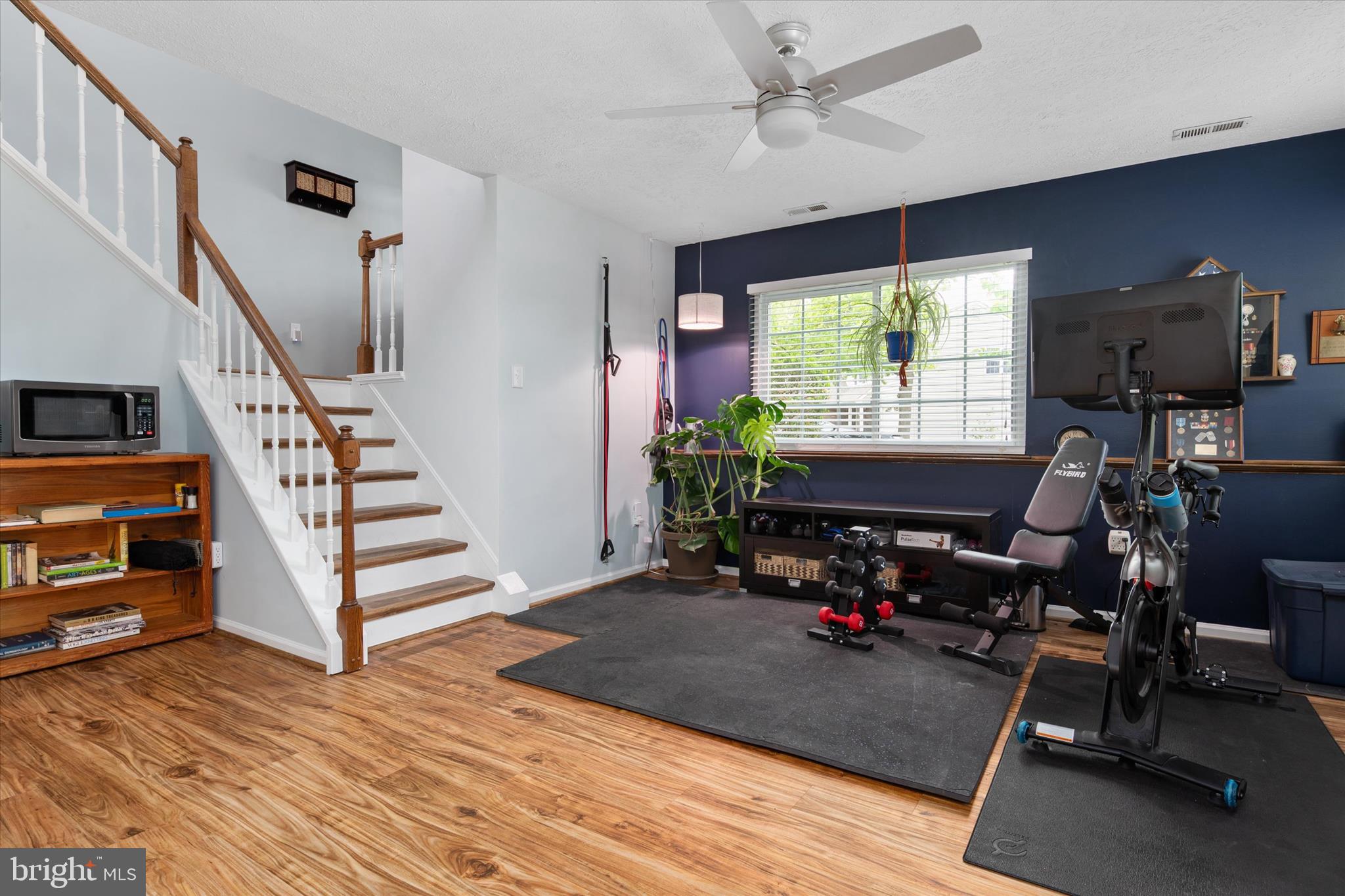 COLLEGE MANOR - Residential