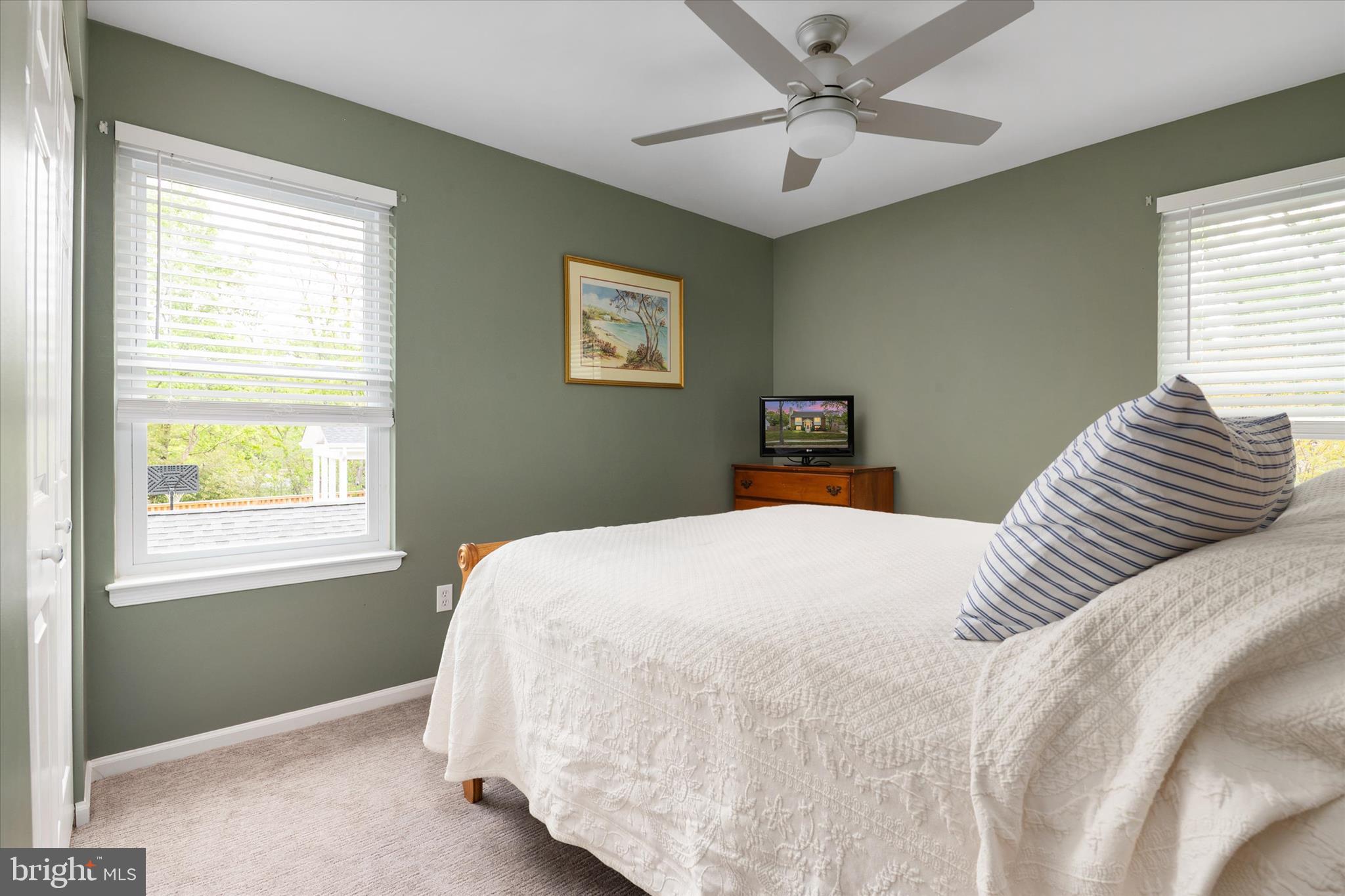 COLLEGE MANOR - Residential