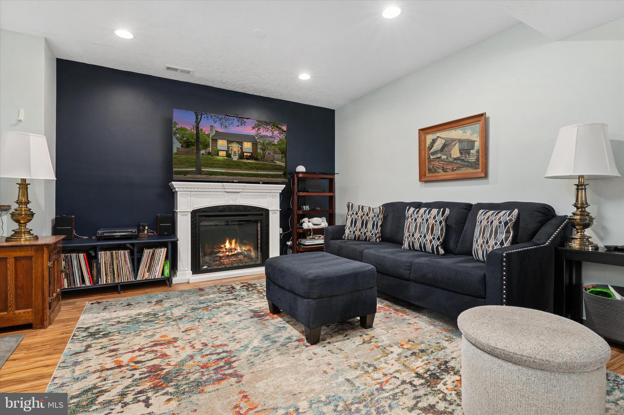 COLLEGE MANOR - Residential