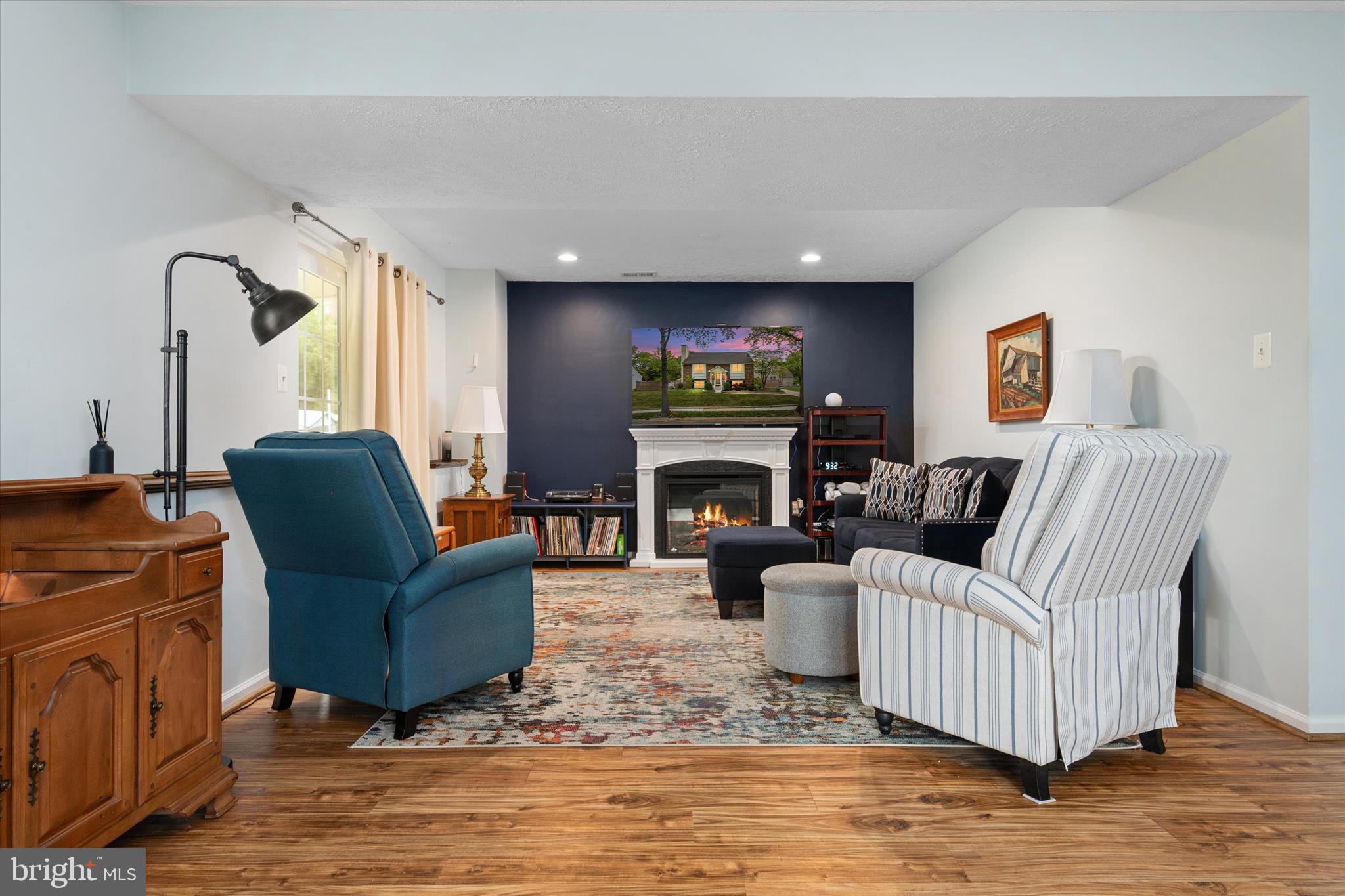 COLLEGE MANOR - Residential