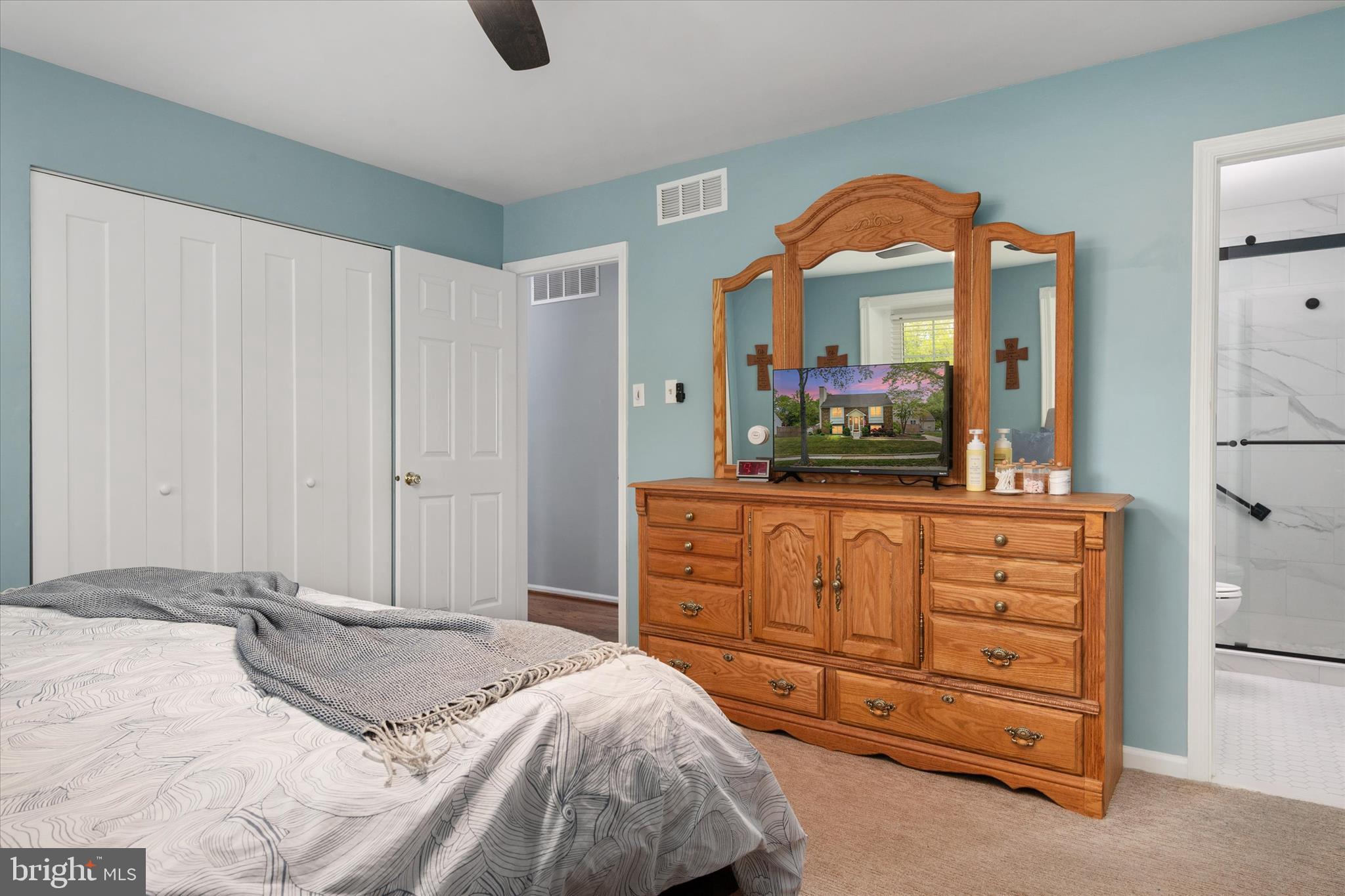 COLLEGE MANOR - Residential