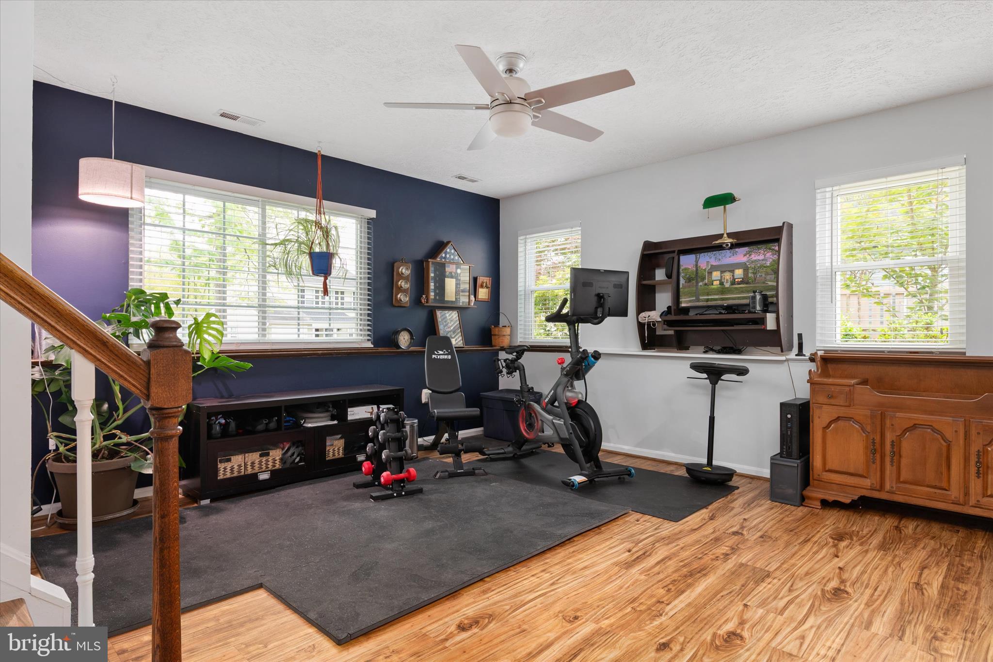 COLLEGE MANOR - Residential