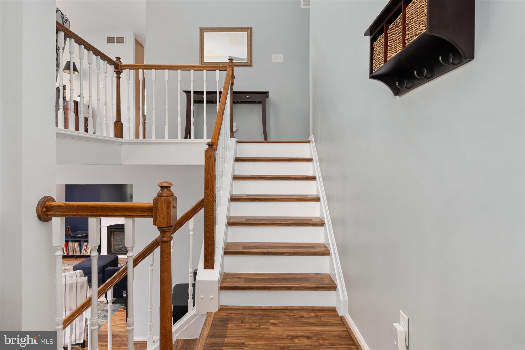 COLLEGE MANOR - Residential