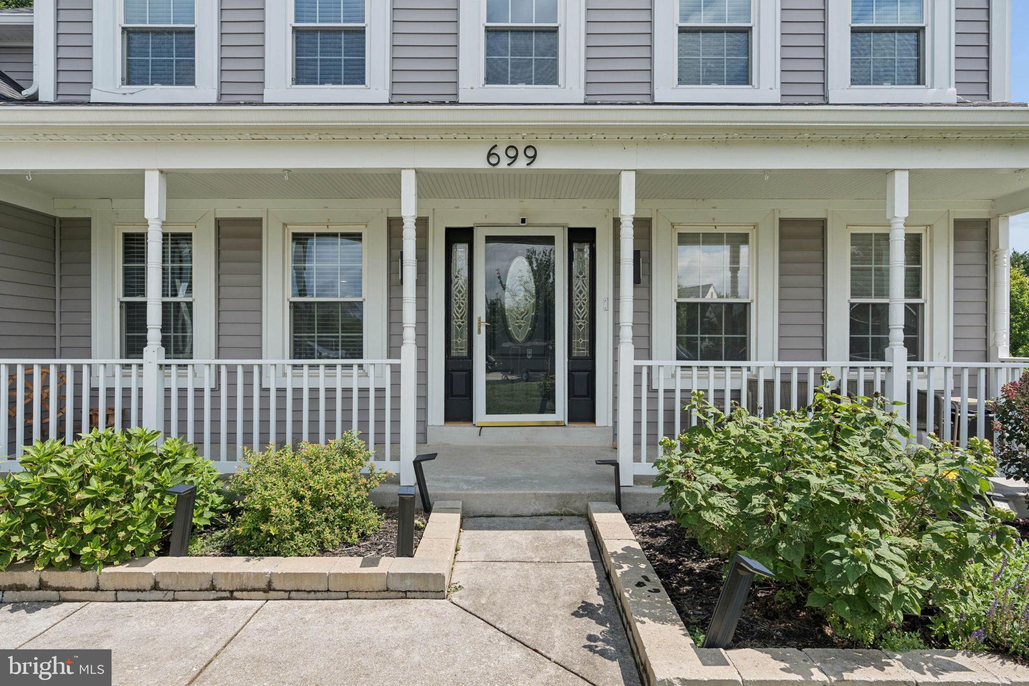 699 GARDEN COURT