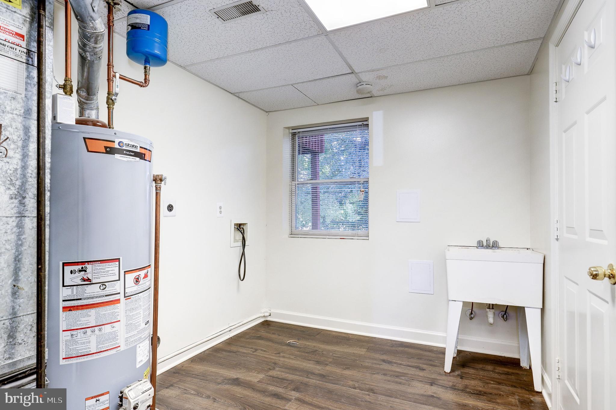 MANTUA HILLS - Residential Lease