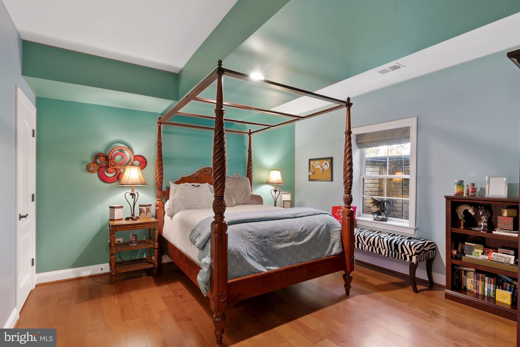 PARK MEADOWS - Residential