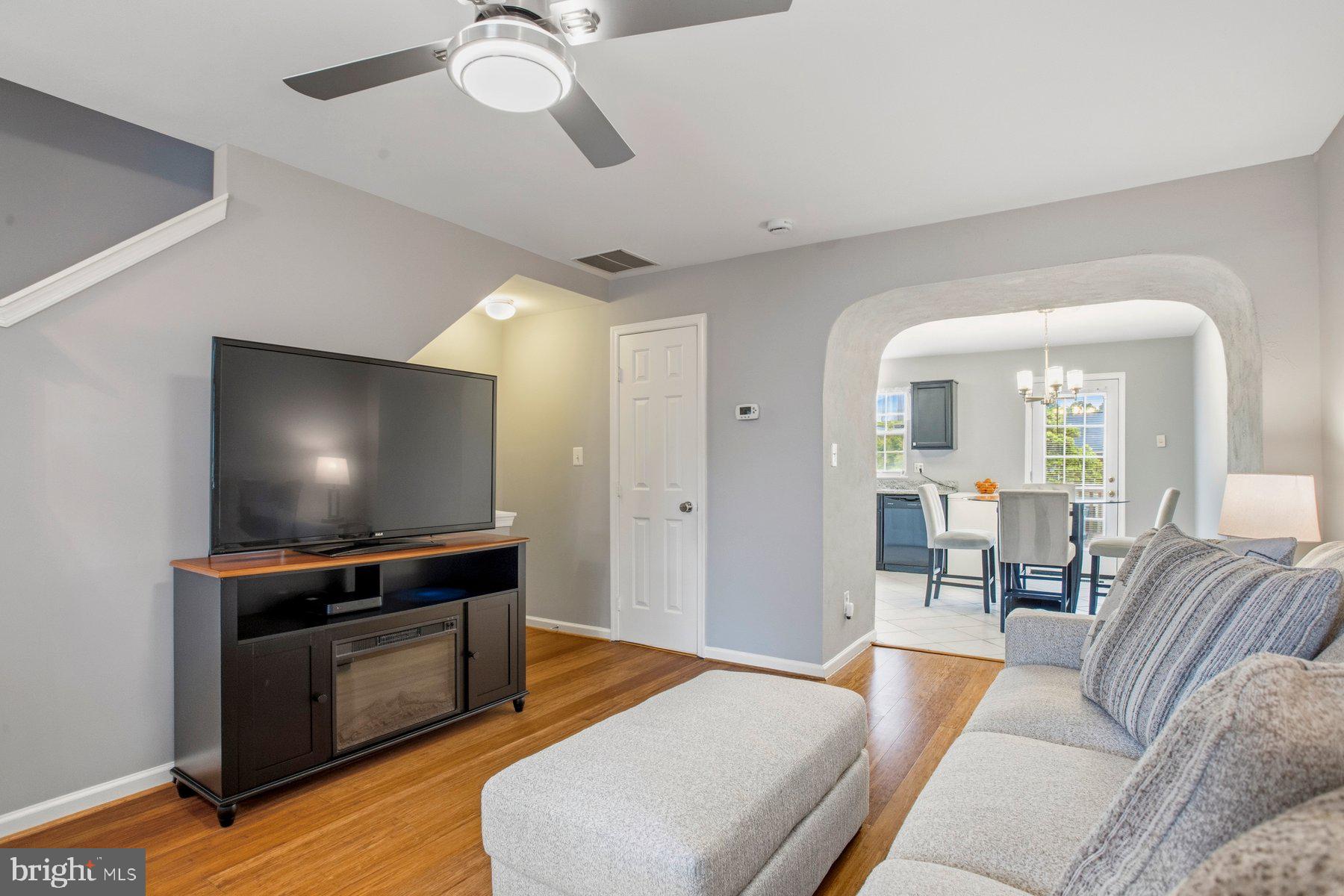 1736 TIGER LILY CIRCLE