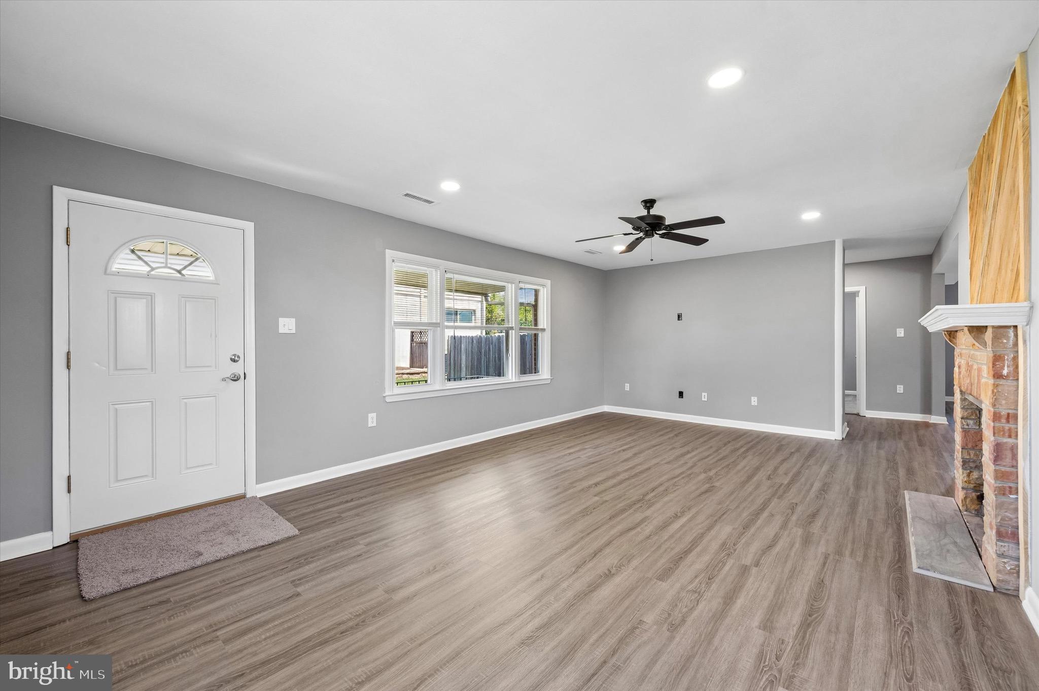 2211 DICKENS LANE