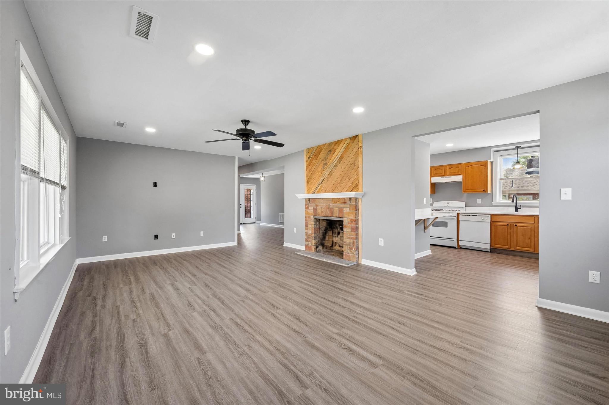 2211 DICKENS LANE