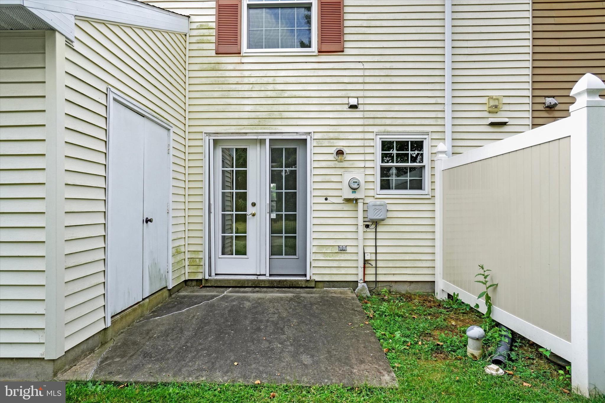 LEXINGTON WOODS - Residential