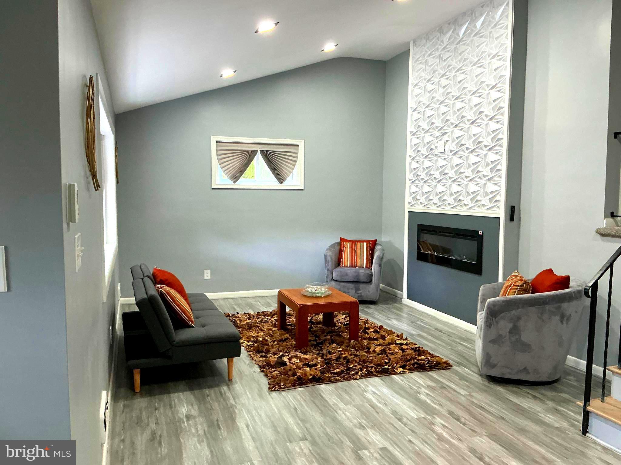 WOODMOOR ESTATES - Residential