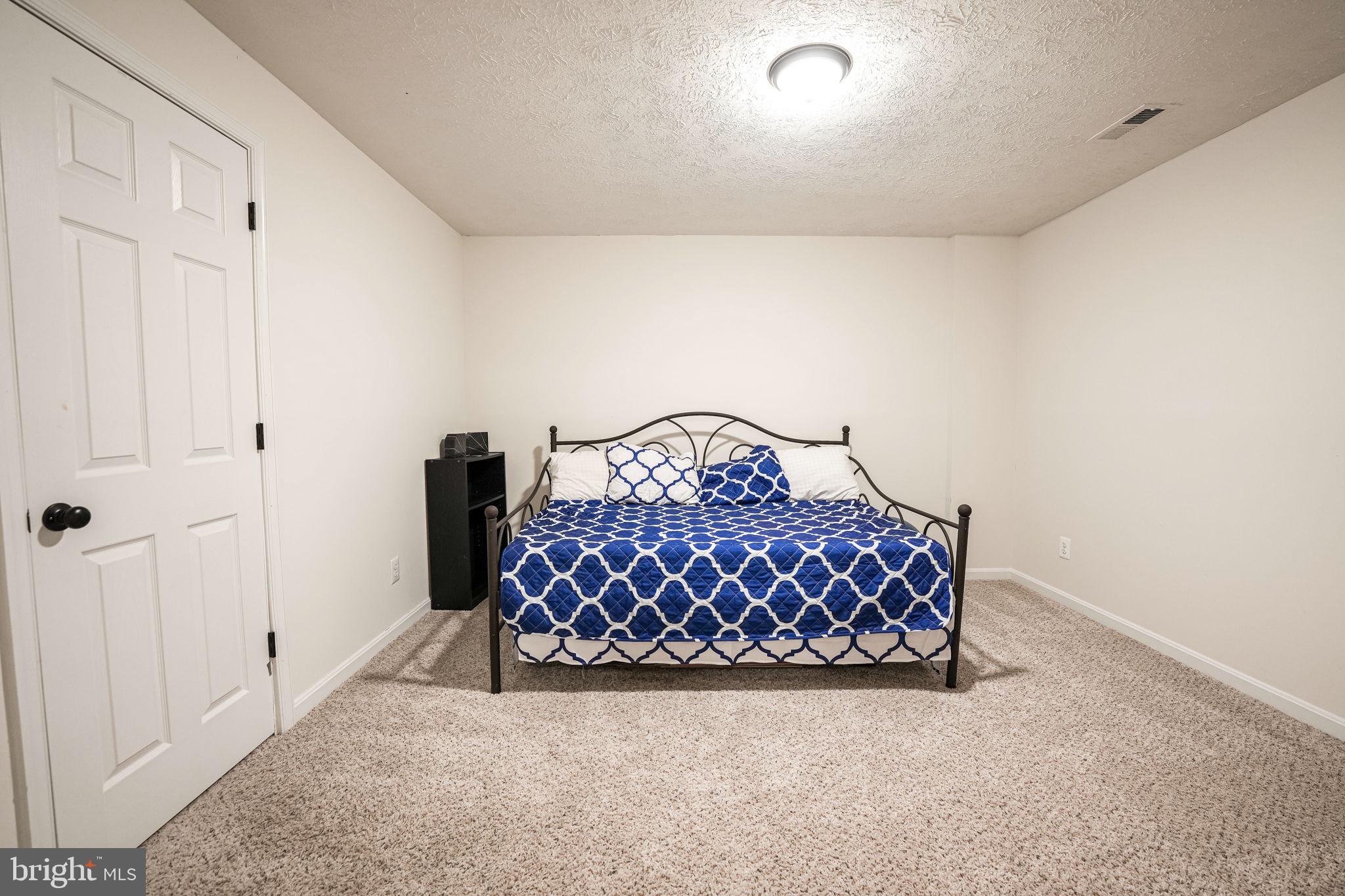 HAMPTON OAKS - Residential