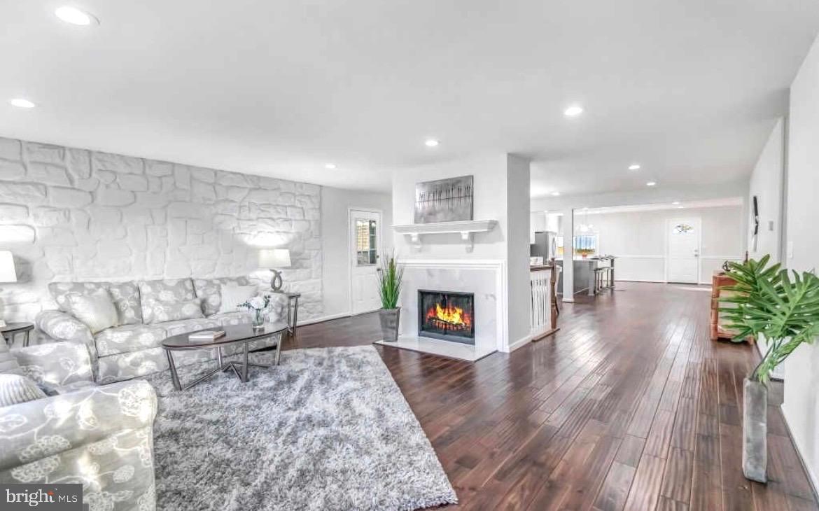 227 EASTON S