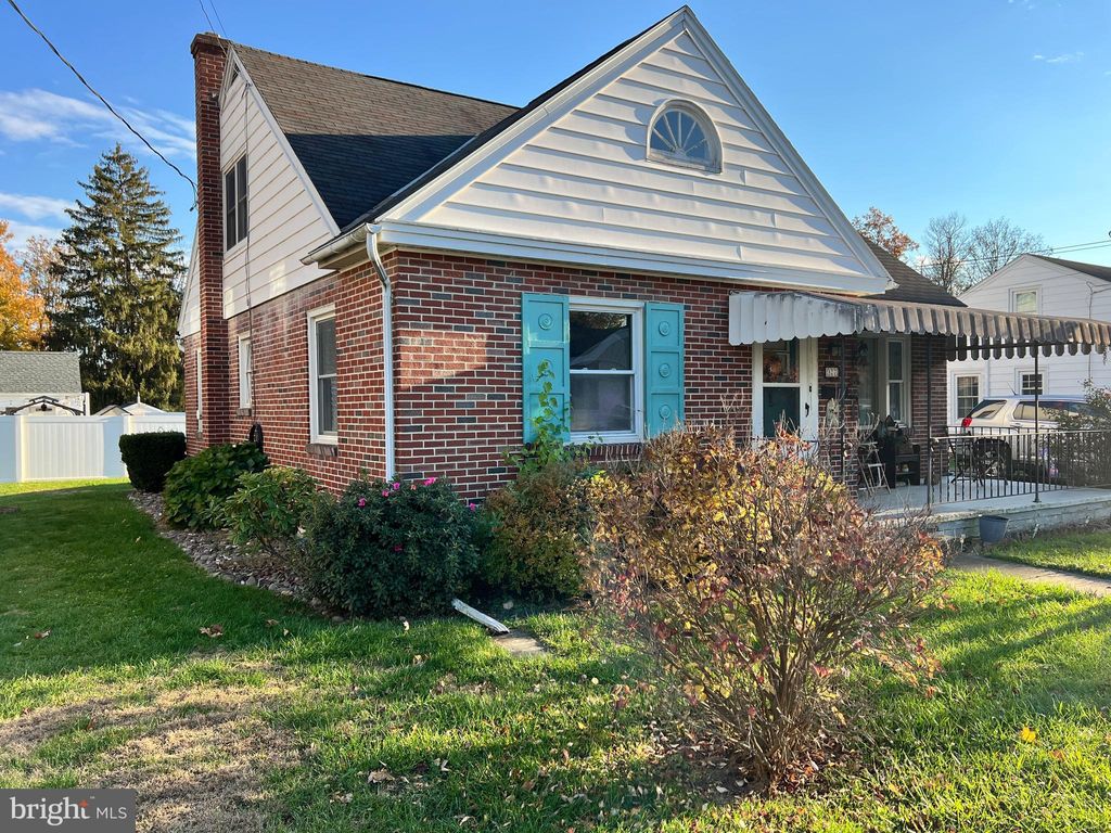 Photo of 327 W Ferdinand Street, MANHEIM, PA 17545 (MLS # PALA2079914)