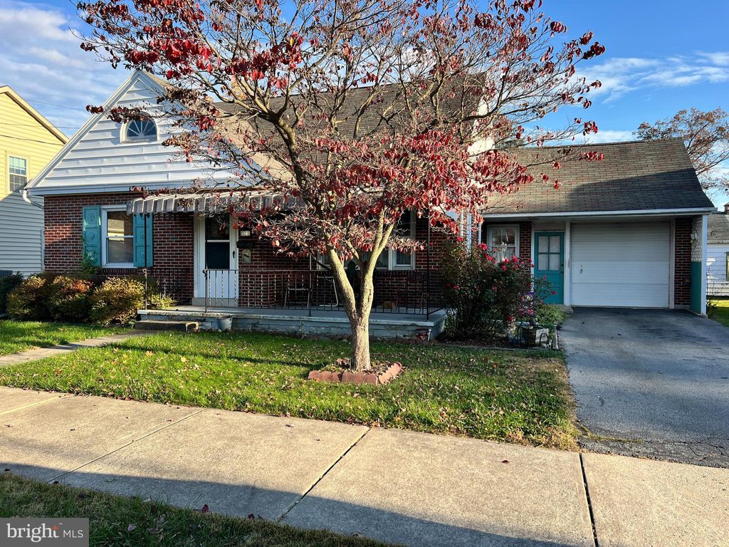 Photo of 327 W Ferdinand Street, MANHEIM, PA 17545 (MLS # PALA2079914)