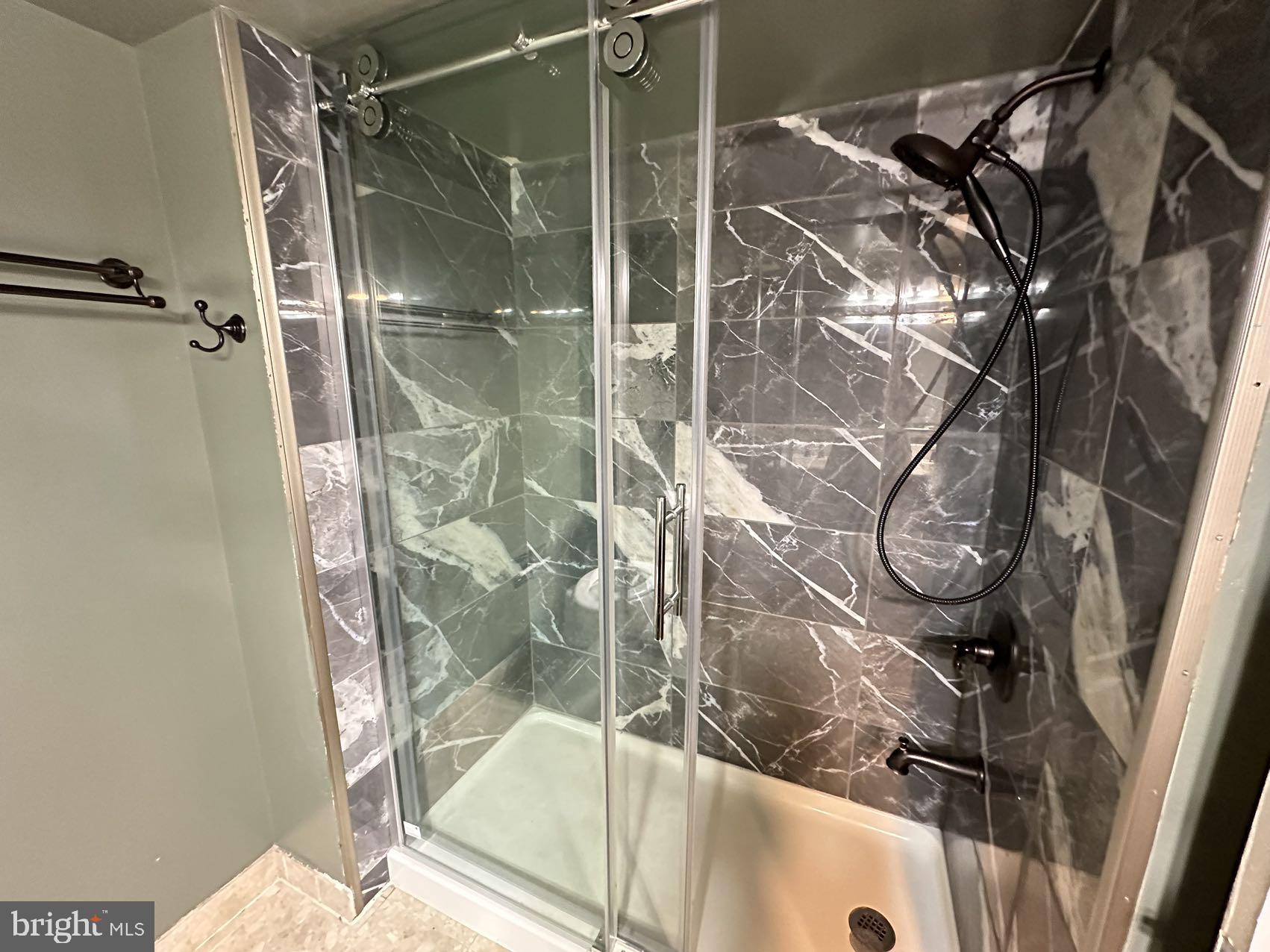 SKYLINE HOUSE - Residential Lease