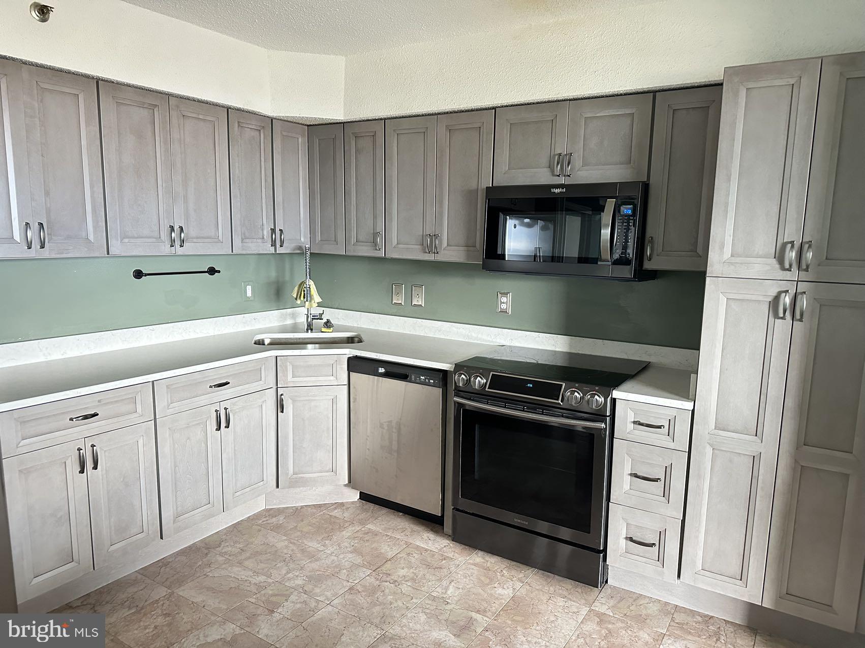 SKYLINE HOUSE - Residential Lease