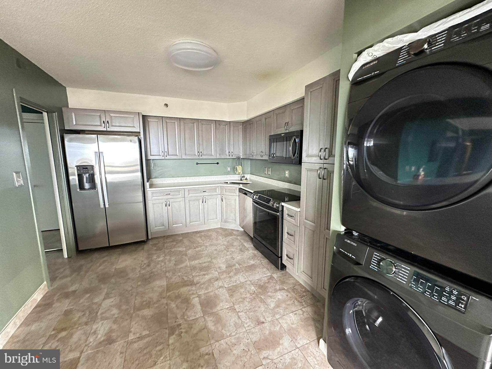 SKYLINE HOUSE - Residential Lease