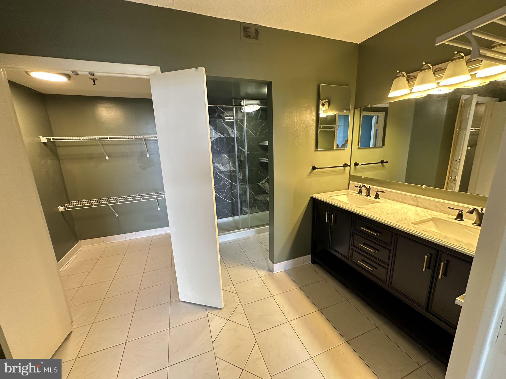 SKYLINE HOUSE - Residential Lease