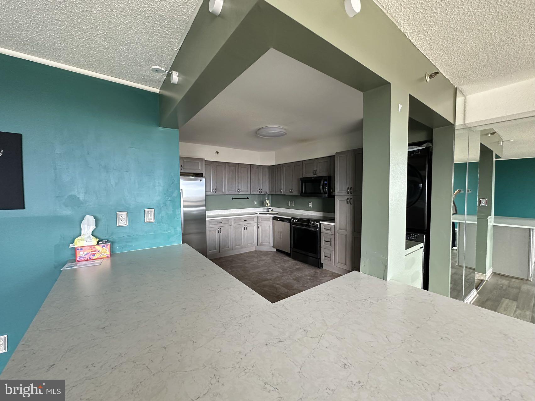 SKYLINE HOUSE - Residential Lease