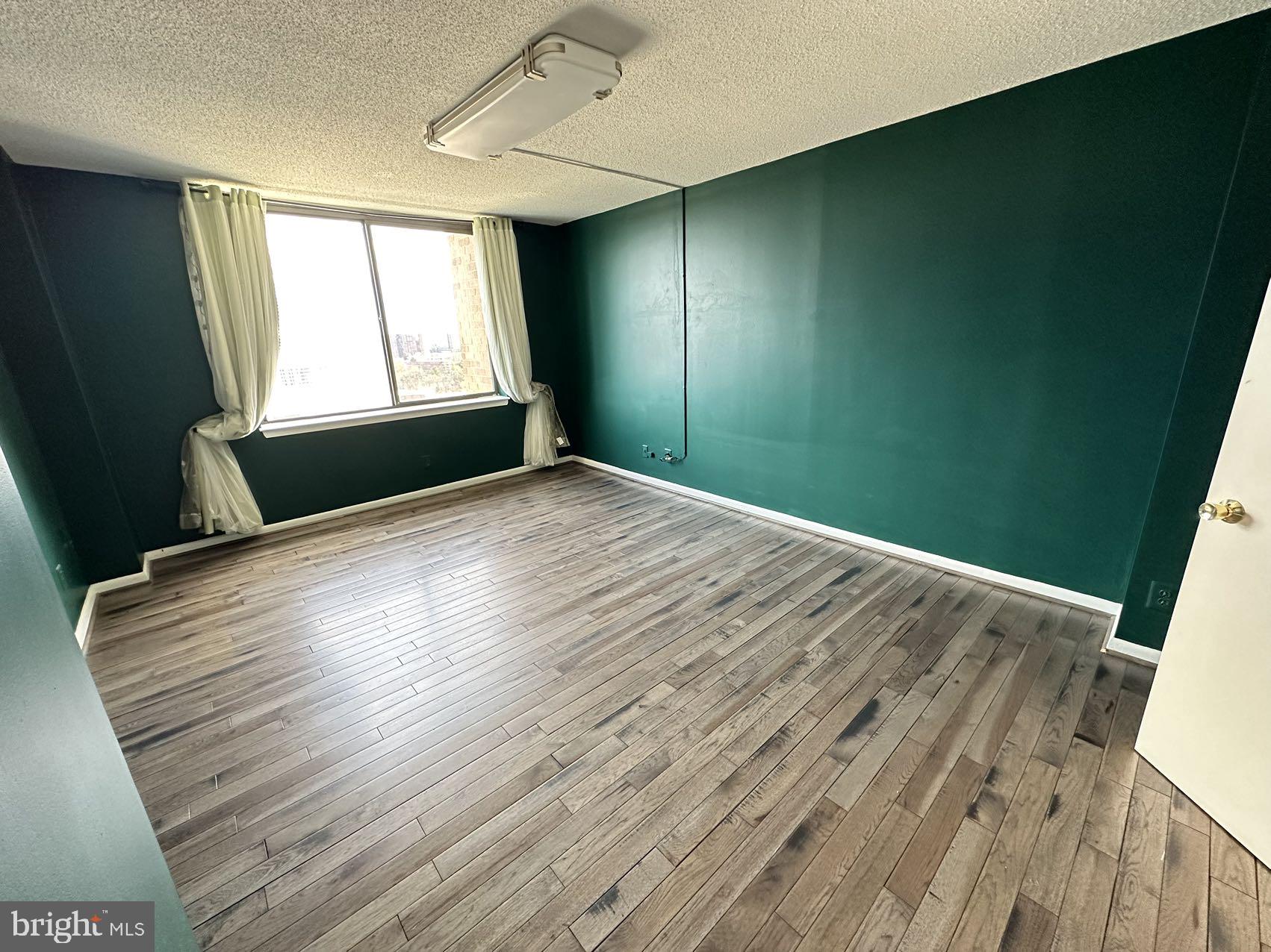 SKYLINE HOUSE - Residential Lease