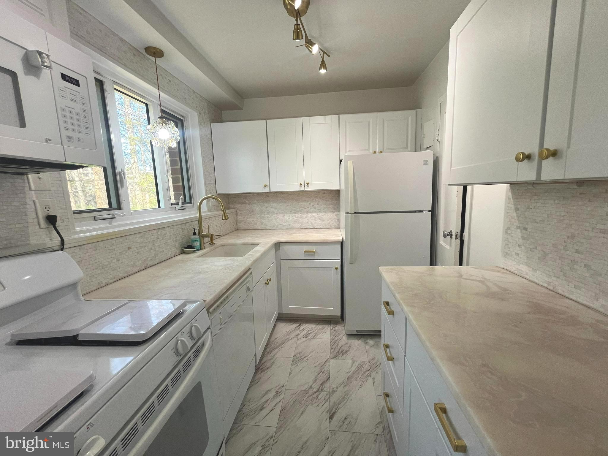 PARKSIDE CONDOMINIUMS - Residential