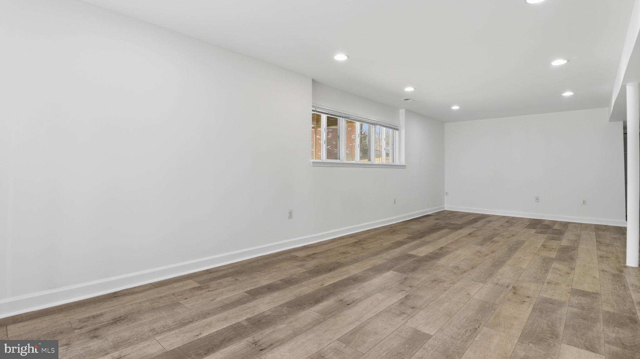 COUNTRY CLUB HILLS - Residential