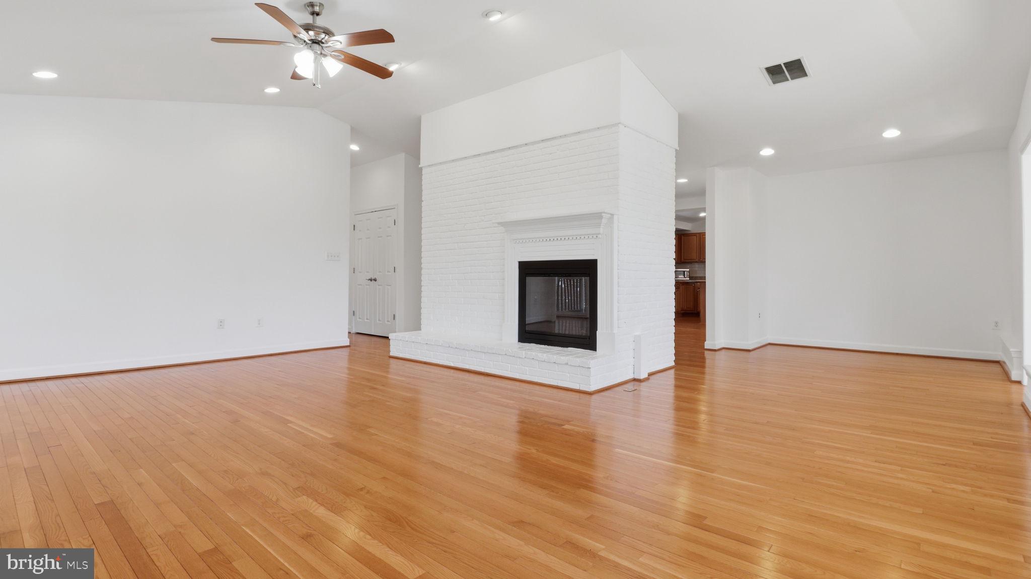 COUNTRY CLUB HILLS - Residential