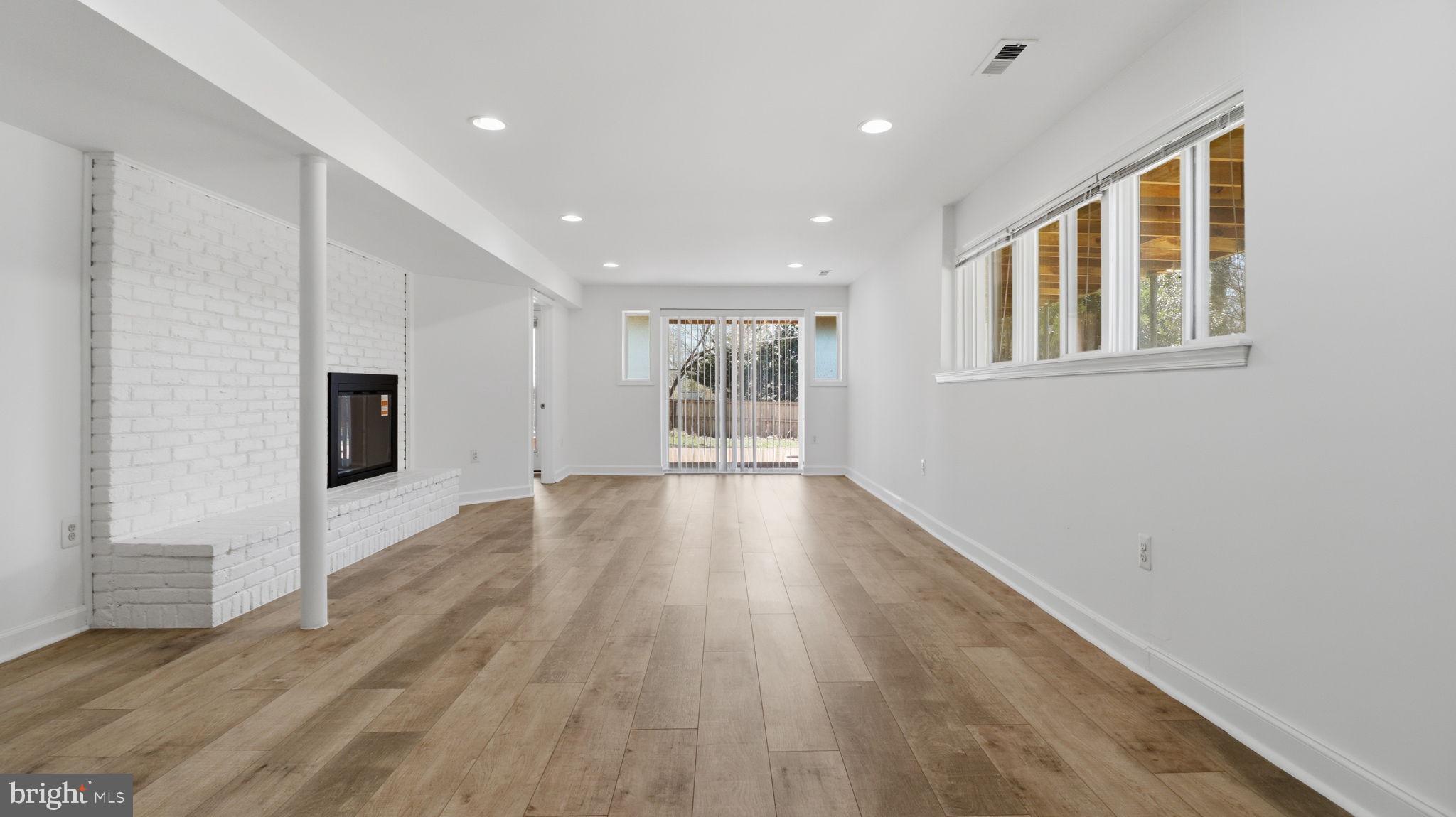 COUNTRY CLUB HILLS - Residential