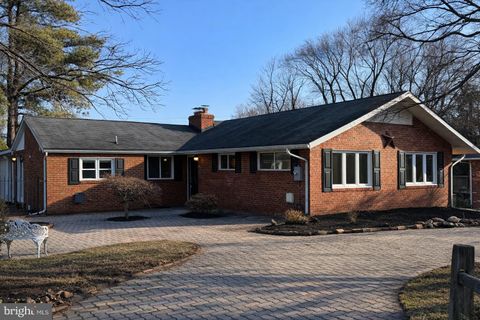 Photo of 10001 Boxford Court, FAIRFAX, VA 22030 (MLS # VAFC2007910)