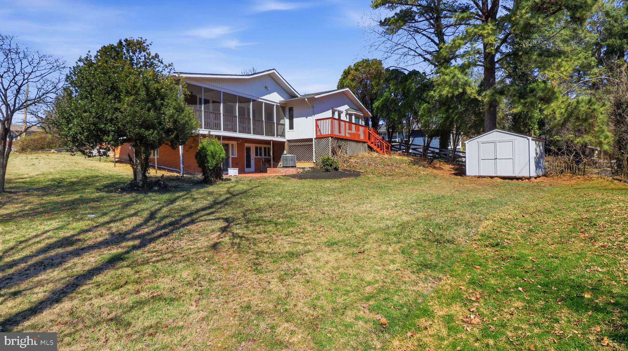 COUNTRY CLUB HILLS - Residential