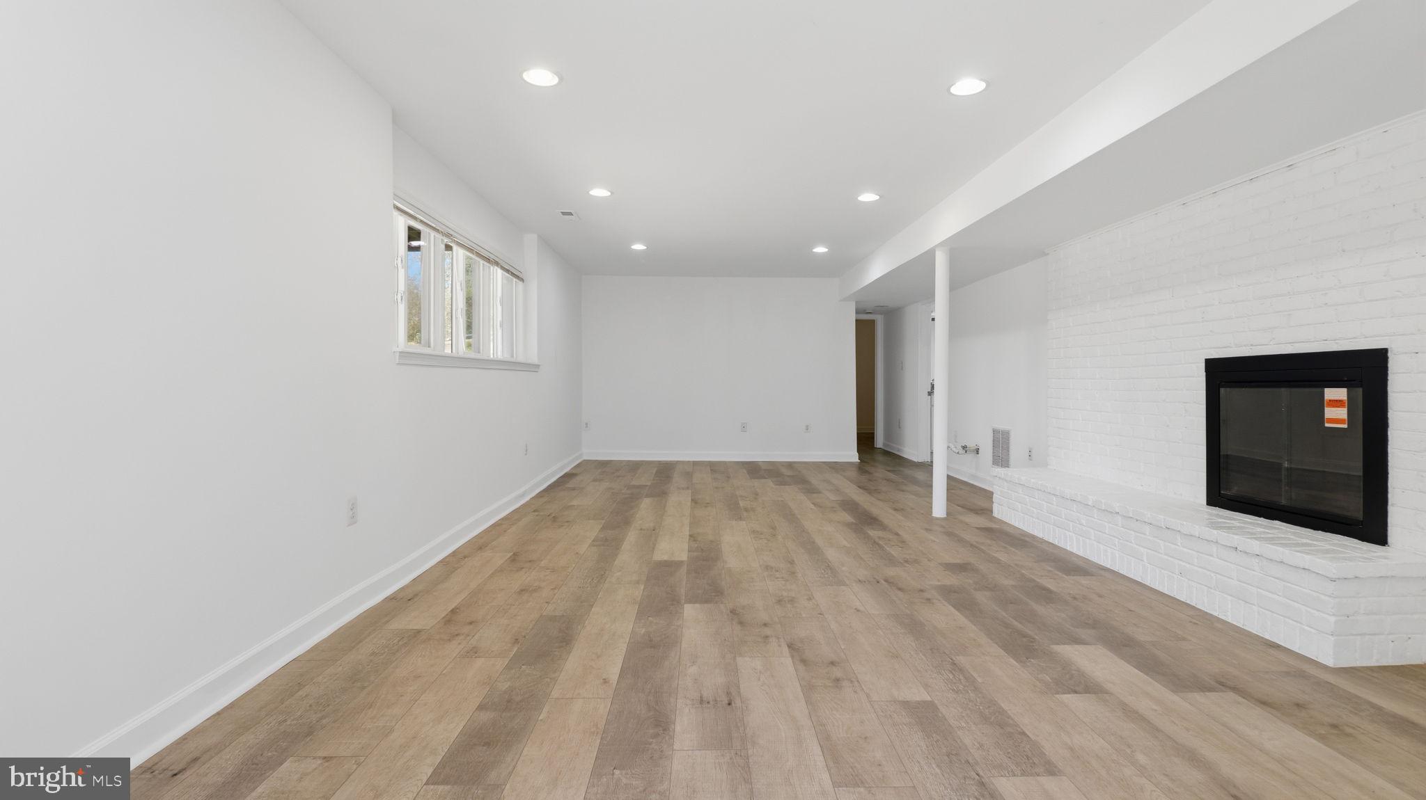 COUNTRY CLUB HILLS - Residential