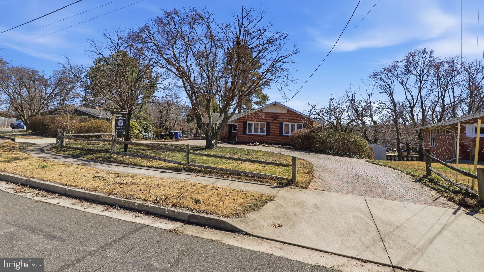 COUNTRY CLUB HILLS - Residential