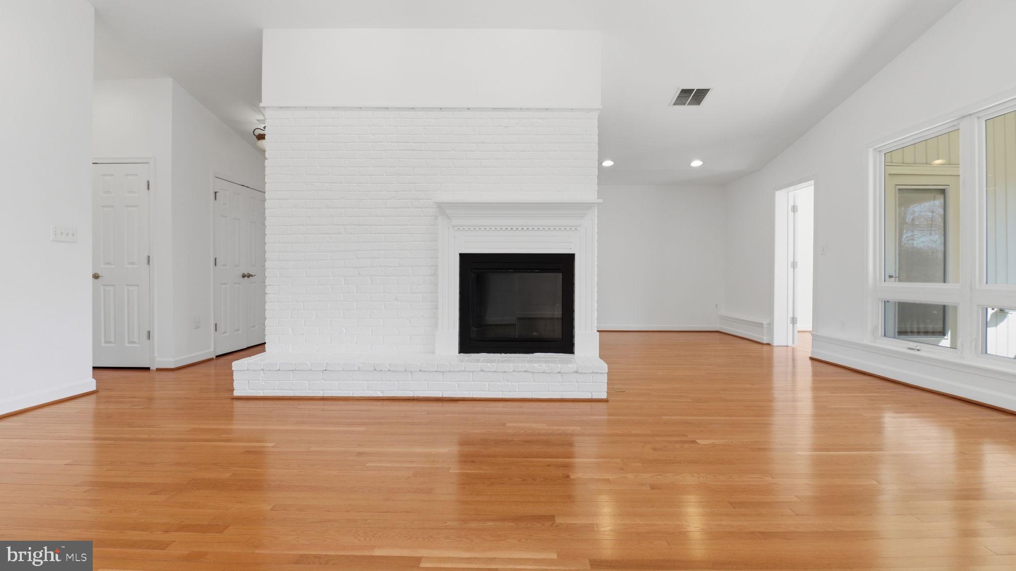 COUNTRY CLUB HILLS - Residential