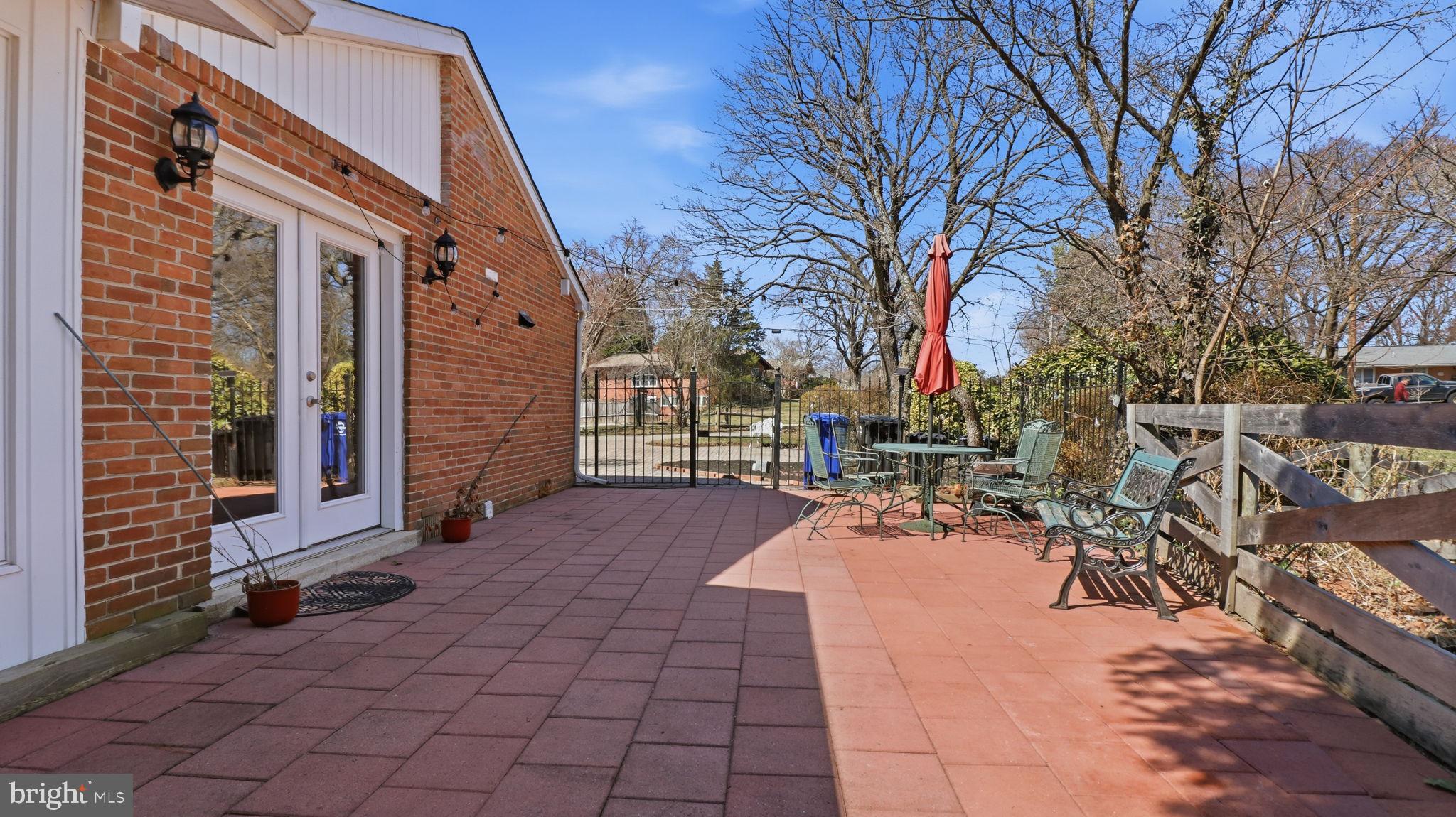 COUNTRY CLUB HILLS - Residential