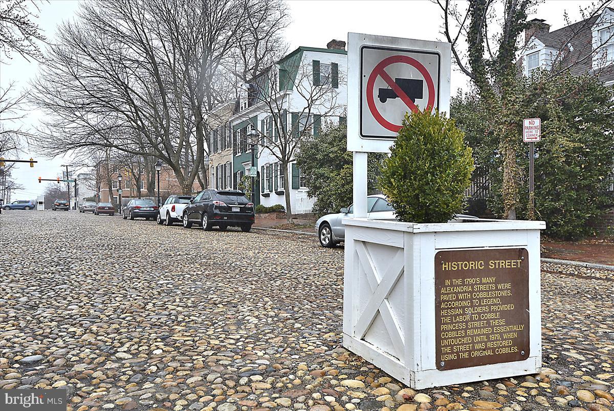OLD TOWN ALEXANDRIA - Residential