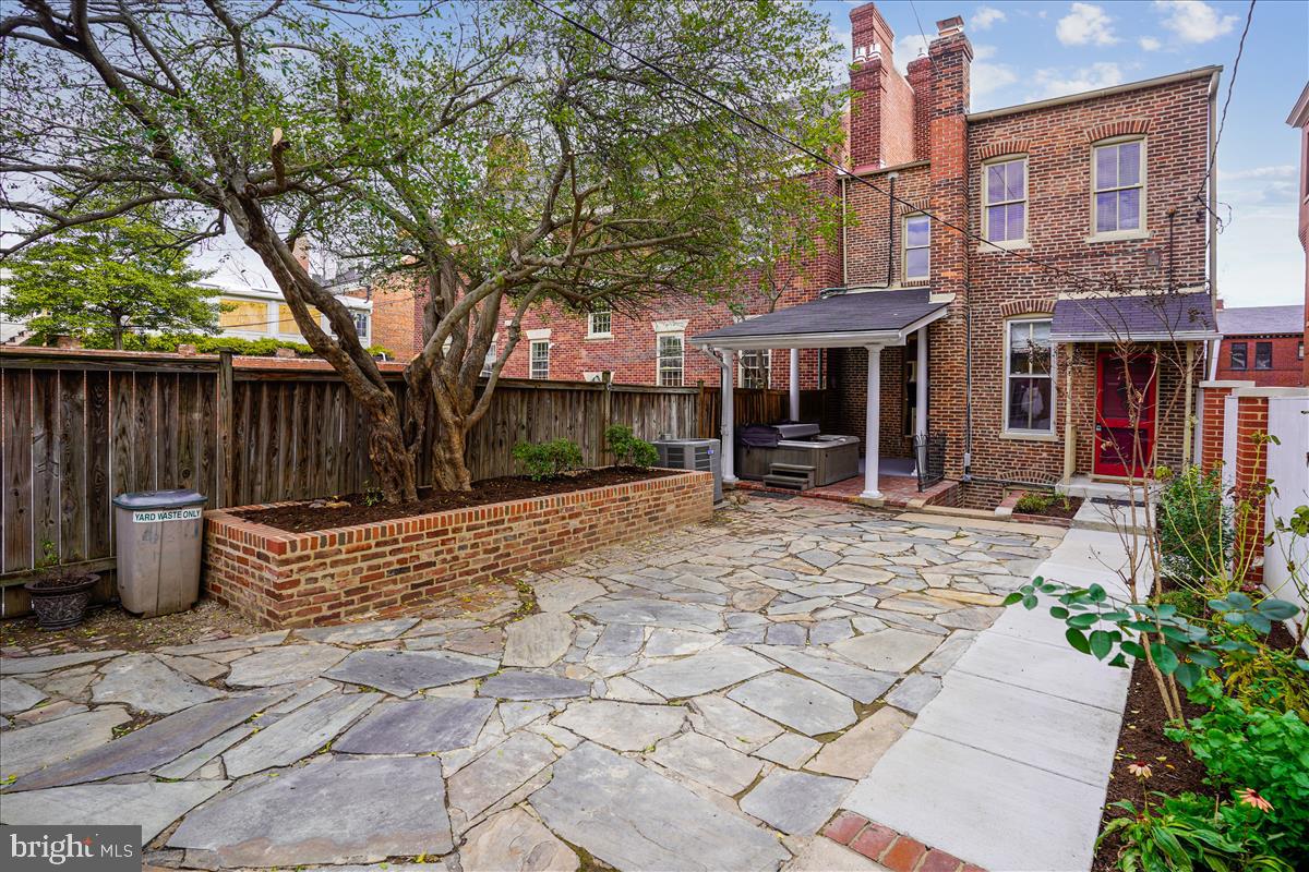 OLD TOWN ALEXANDRIA - Residential