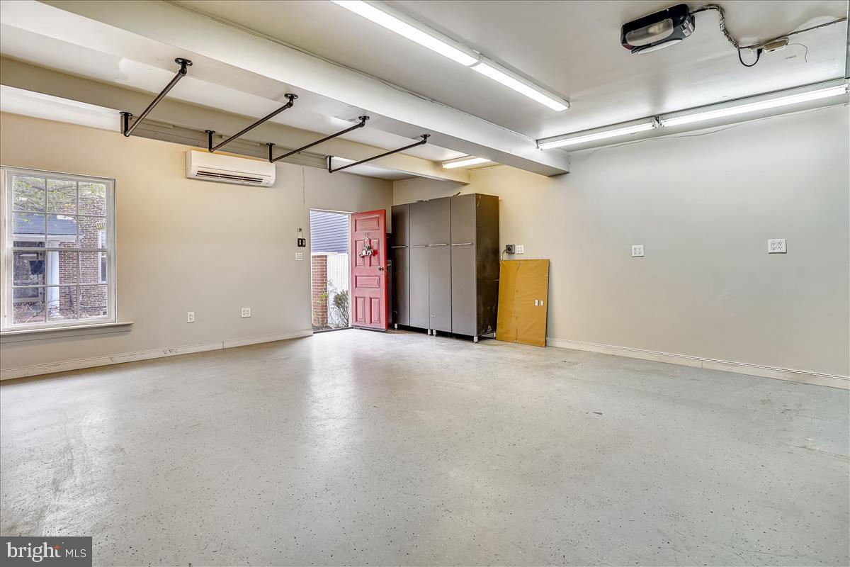 OLD TOWN ALEXANDRIA - Residential