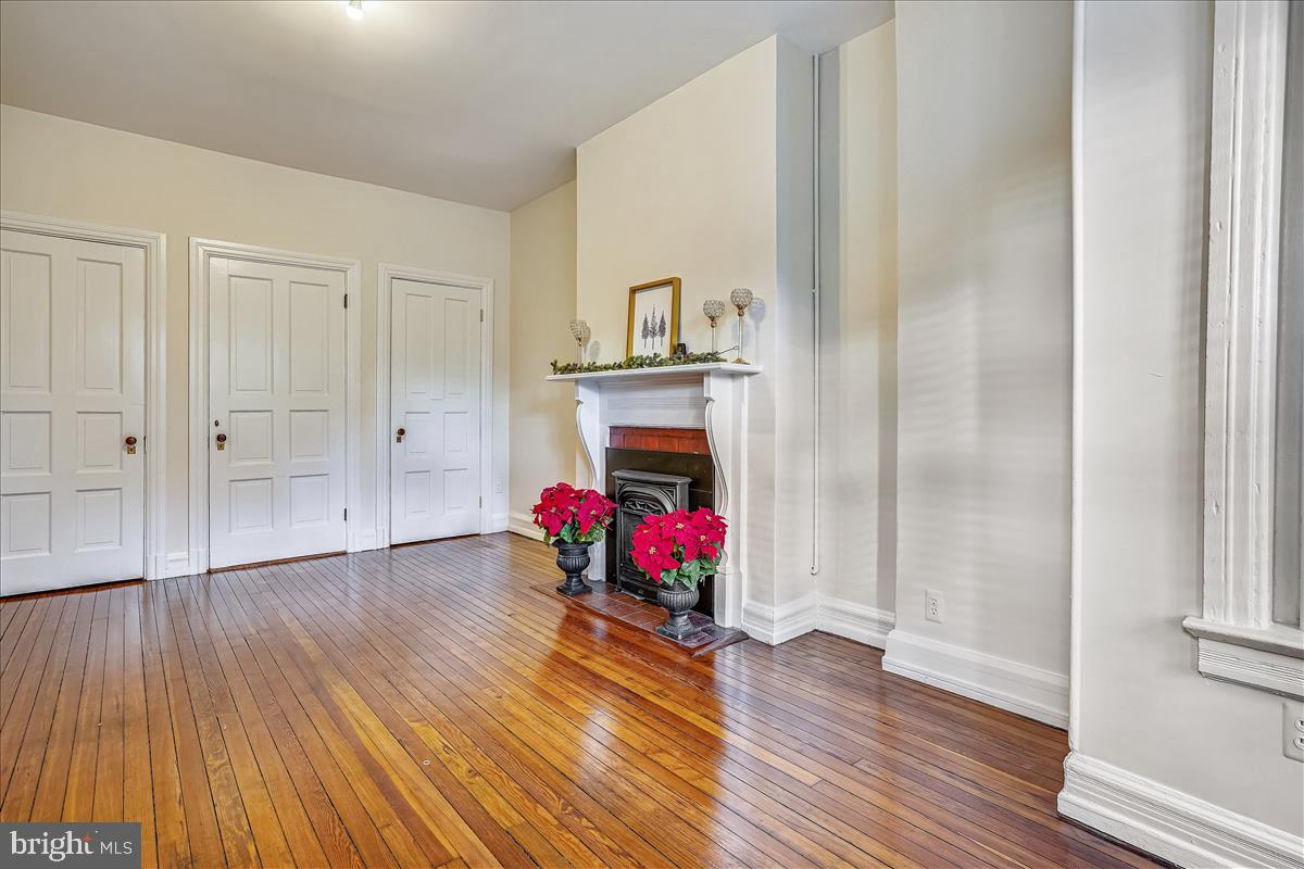 OLD TOWN ALEXANDRIA - Residential