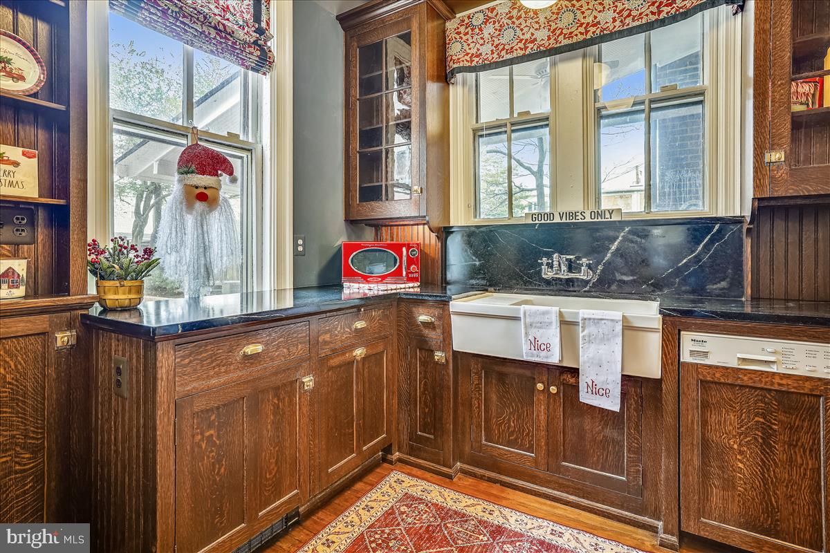 OLD TOWN ALEXANDRIA - Residential