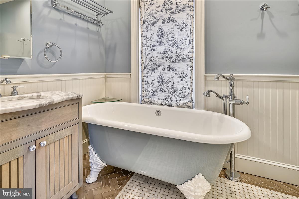 OLD TOWN ALEXANDRIA - Residential