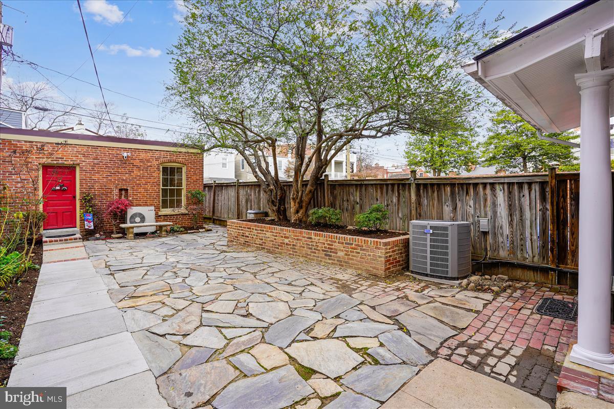 OLD TOWN ALEXANDRIA - Residential