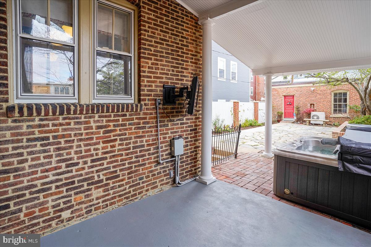 OLD TOWN ALEXANDRIA - Residential