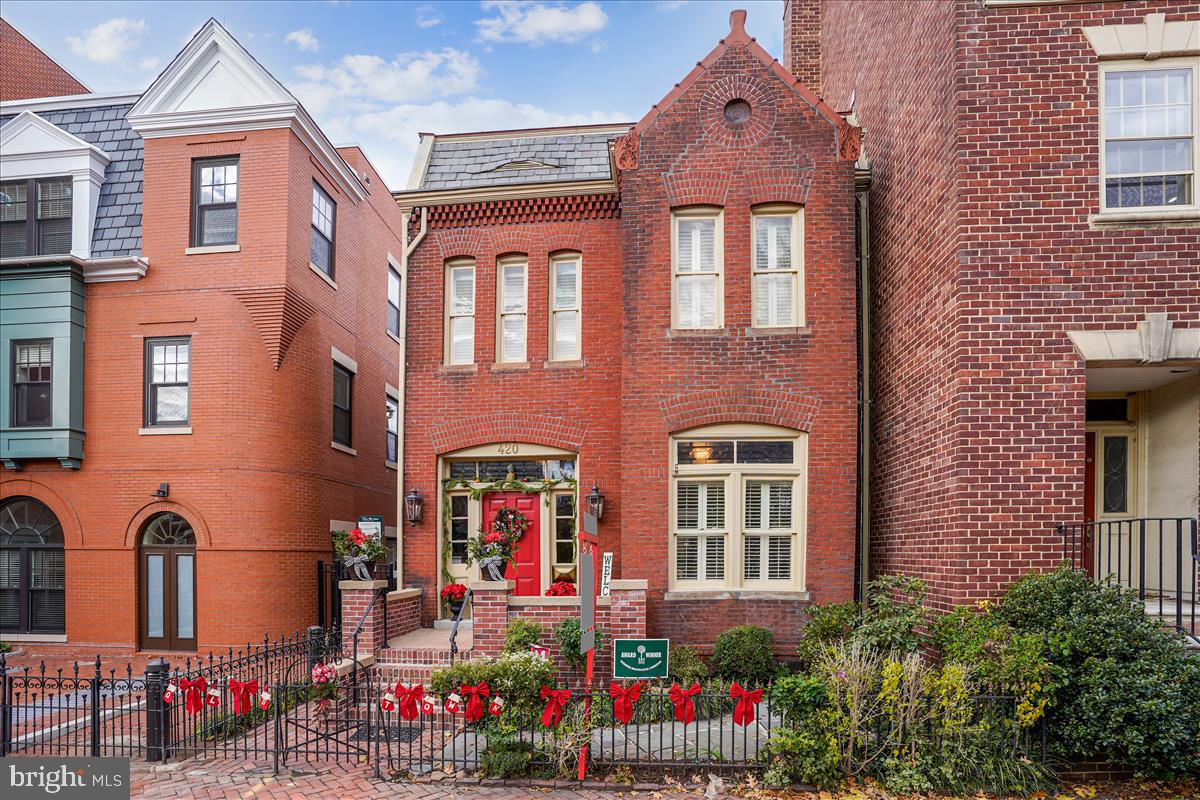 OLD TOWN ALEXANDRIA - Residential