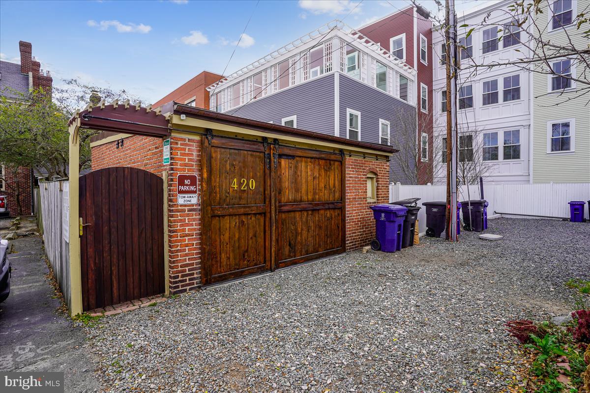 OLD TOWN ALEXANDRIA - Residential