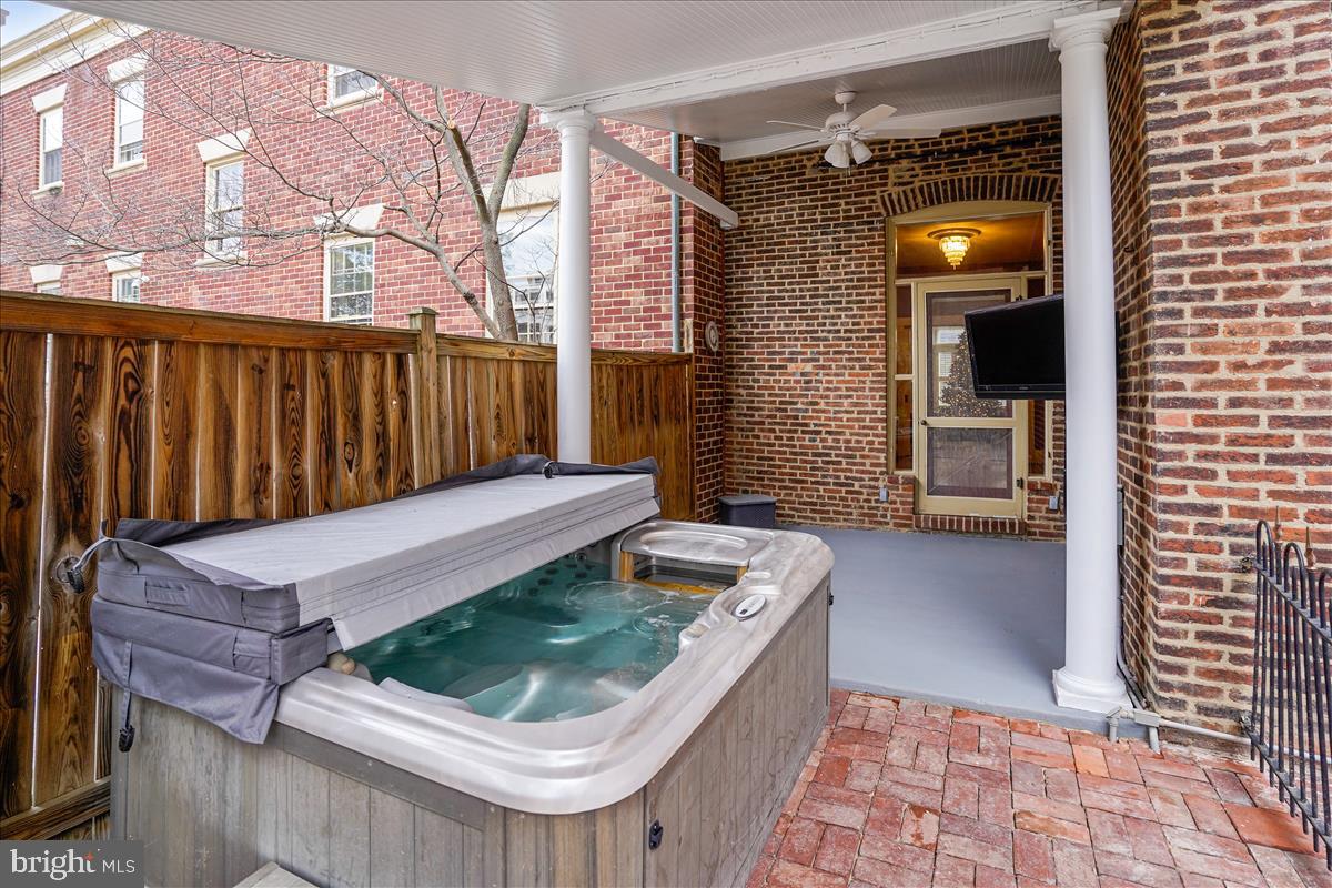 OLD TOWN ALEXANDRIA - Residential