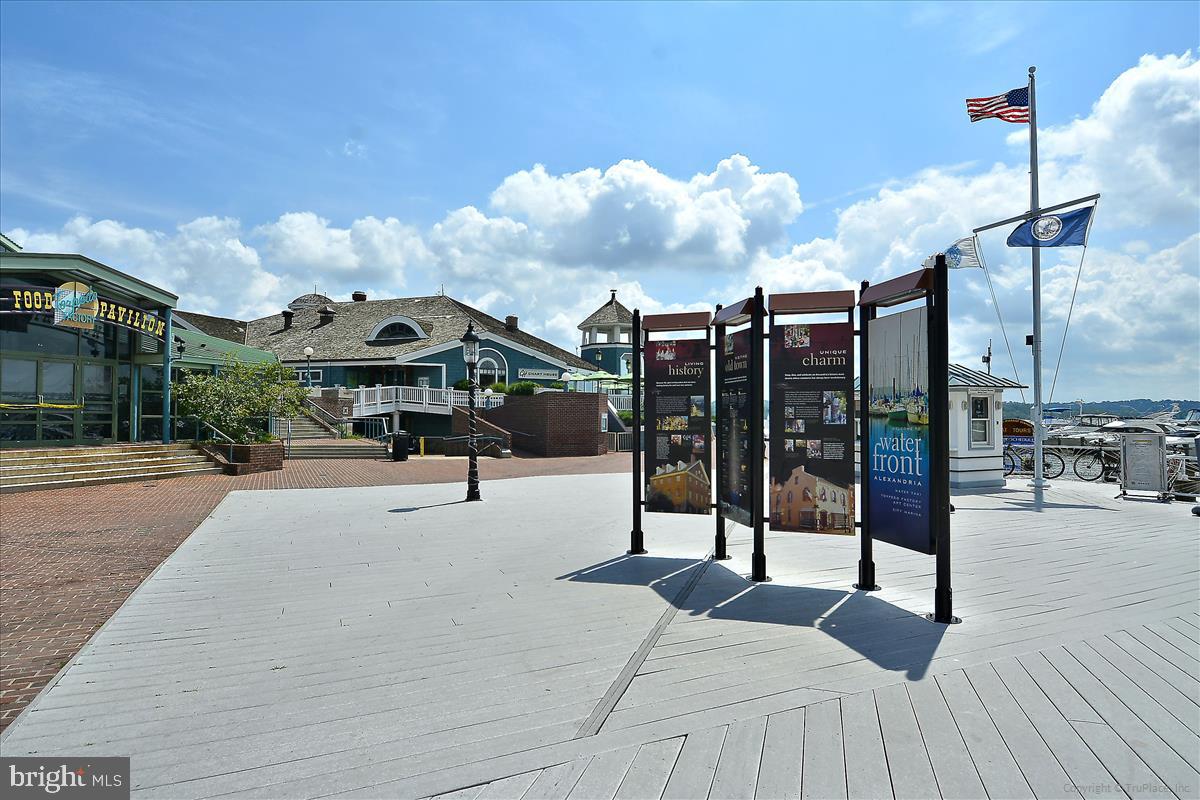 OLD TOWN ALEXANDRIA - Residential