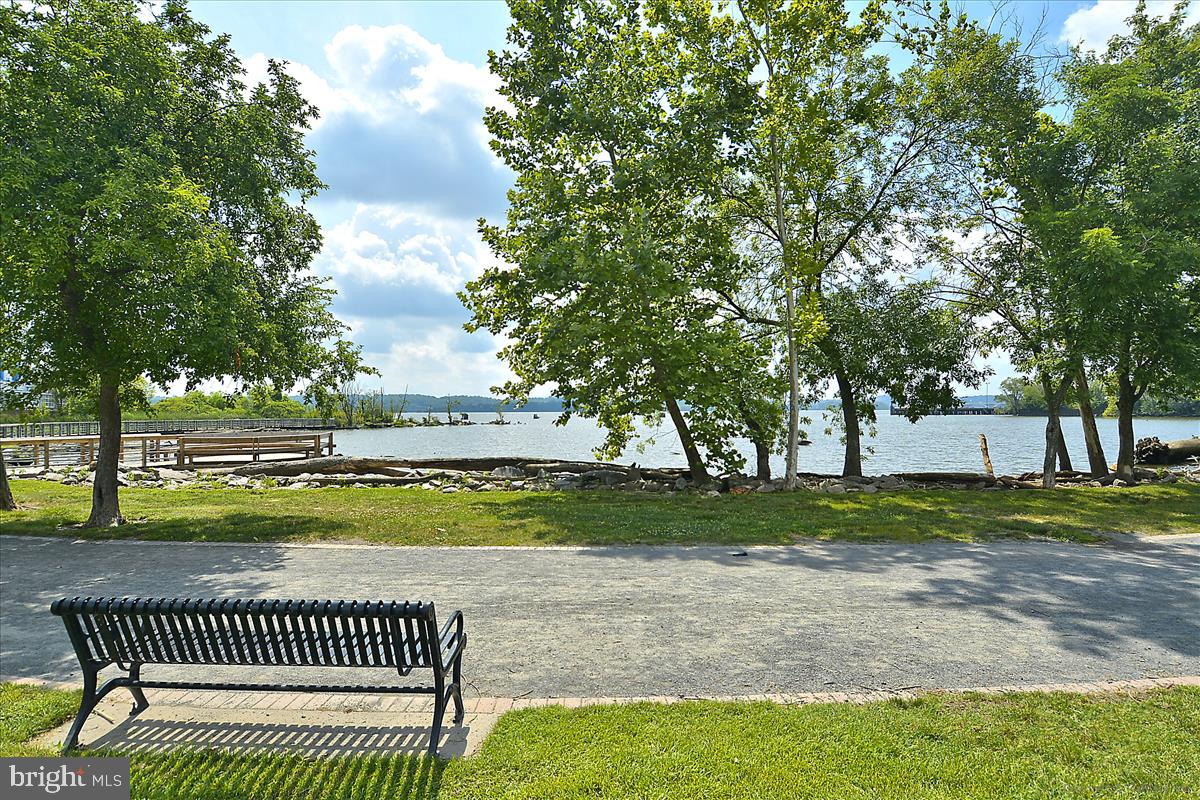 OLD TOWN ALEXANDRIA - Residential